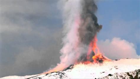 Sicily's Mount Etna spews volcanic ash 5,000m into the air - YouTube