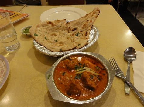 File:Naan with fish curry avadhi cuisine.jpg - Wikipedia