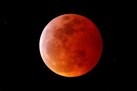 Super Blood Moon and Lunar Eclipse 2021: When to Watch - The New York Times