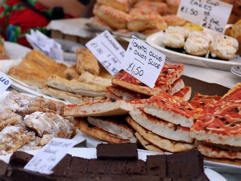 Portobello Road Market - The largest antiques market in London