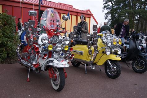 Mod scooters : 60s style classic Vespa and Lambretta scooters