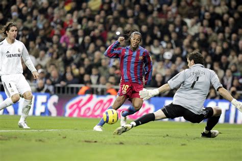 The 10 most spectacular goals scored by Ronaldinho for FC Barcelona - FC Barcelona