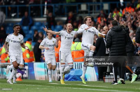 Patrick Bamford of Leeds United celebrates with teammates after... News ...