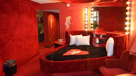 This Valentine’s Day, completely overdo it at these romantic hotels | Luxury hotel room, Themed ...