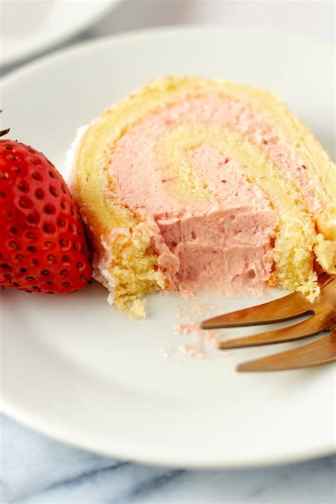 Strawberry Swiss Roll — Damn, Spicy!