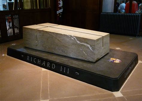 The modern tomb of Richard III in Leicester Cathedral | Richard iii, King richard, Leicester ...