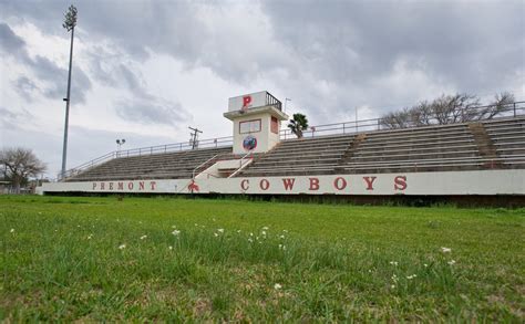 Premont, Tex., Schools Suspend Sports to Save Costs - The New York Times