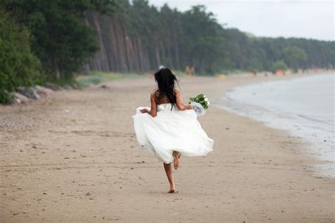 Runaway Brides Share What Happened That Made Them Cancel Their Weddings