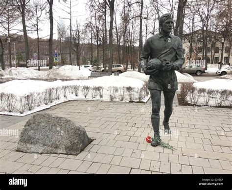 Moscow ussr soviet goalkeeper lev hi-res stock photography and images ...