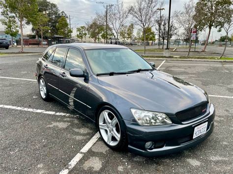 Manual Swapped: 2002 Lexus IS300 Sportcross - DailyTurismo