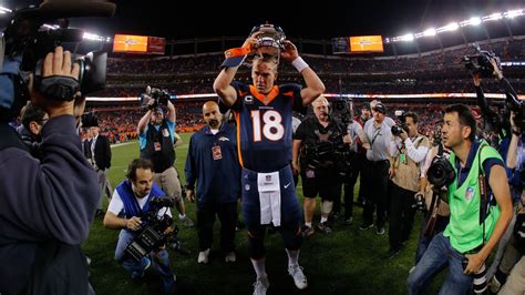 NFL: Peyton Manning breaks Brett Favre's record for touchdown passes ...