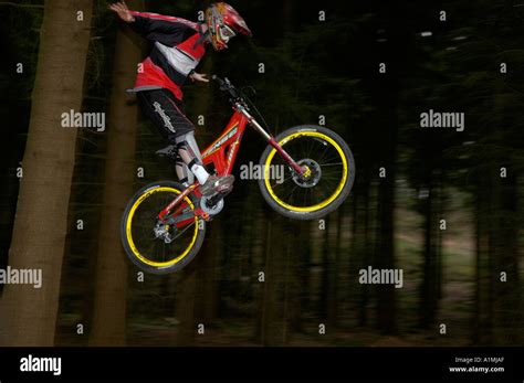 Downhill mountain bike racing Stock Photo - Alamy