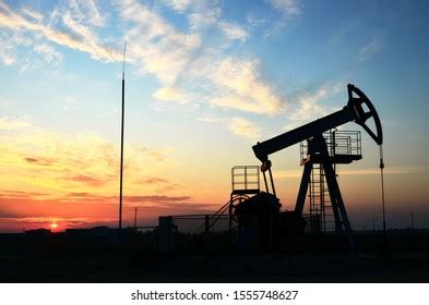 32.522 Petroleum Extraction Images, Stock Photos, 3D objects, & Vectors | Shutterstock