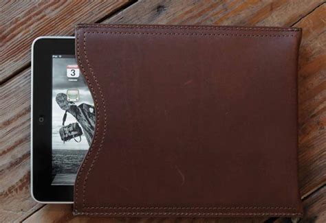 Saddleback Leather iPad Sleeve | Gadgetsin