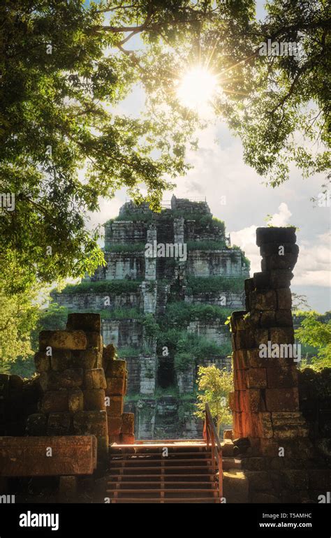 Temple in siem reap Stock Photo - Alamy