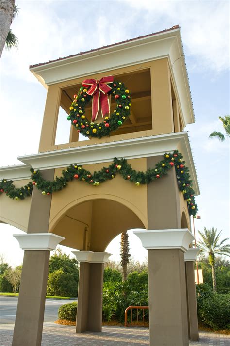 Large Outdoor Commercial Christmas Wreaths