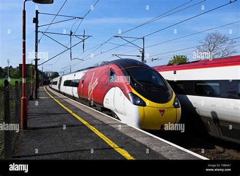 West coast main line trains hi-res stock photography and images - Alamy