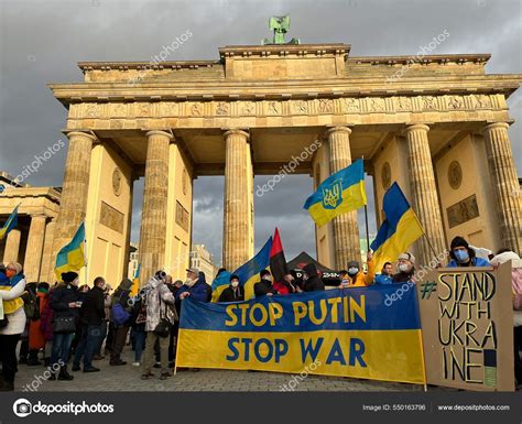 Germany Berlin 2022 People Protesting Russia's Invasion Ukraine – Stock ...