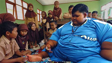 World's Heaviest Kid Loses Weight To Go To School - YouTube