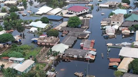 Ghana: Devastating flooding after hydroelectric dam breaks – DW – 10/20 ...