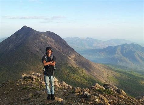 Gunung Lewotobi Laki-laki, Salah Satu Gunung Eksotis di NTT - Gunung