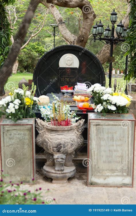 Vo Thi Sau Grave, Con Dau, Vietnam 12/22/2015 Famous Heroine Who Fought ...