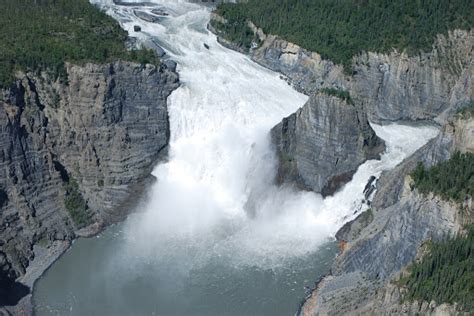 Nahanni – Valley of the Headless Men, Canada | Colour City