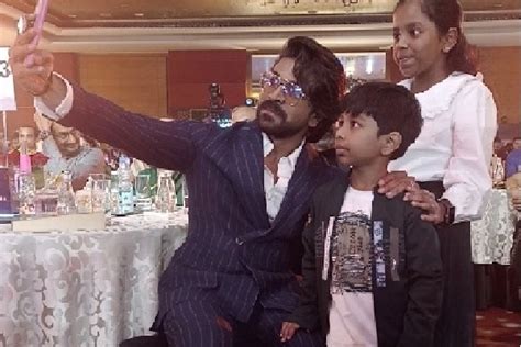 Ram Charan: Ram Charan clicks selfies with children of Galwan..