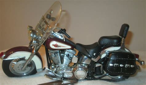 HARLEY DAVIDSON Franklin Mint HERITAGE SOFTAIL CLASSIC Diecast MOTORCYCLE - Contemporary Manufacture