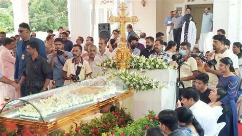 ‘Parppidam’ all set to bid adieu to Innocent; Funeral at 10 am, people flock for a glimpse of ...