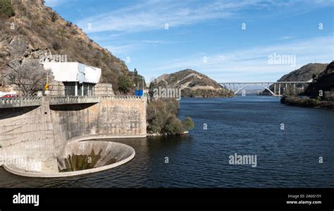 Bridge type open spandrel deck arch Stock Photo - Alamy