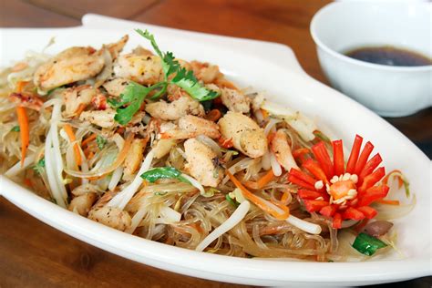 Mien xao cua - Crab meat stir fried with glass noodle | Ẩm thực, Gỏi ...