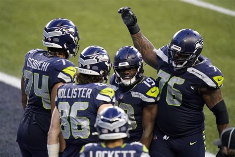 Seahawks wrap up NFC West title with 20-9 win over Rams | AP News