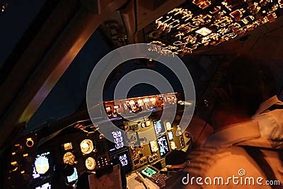 Cockpit Boeing 767 At Night Stock Photo - Image: 46212186