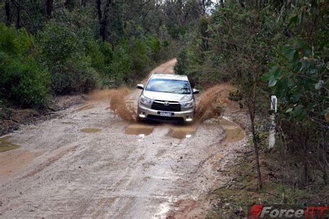 Toyota Kluger Off Road Photo Gallery #3/10