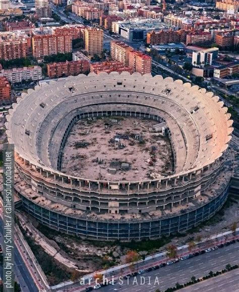 Valencia's abandoned stadium was left half-built after construction stopped in 2009 : r/football