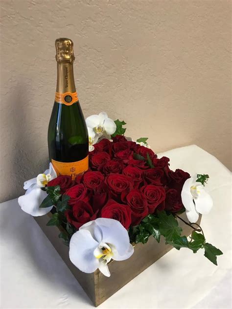 Beautiful Roses and Champagne in Malibu, CA | Malibu Garden Florist