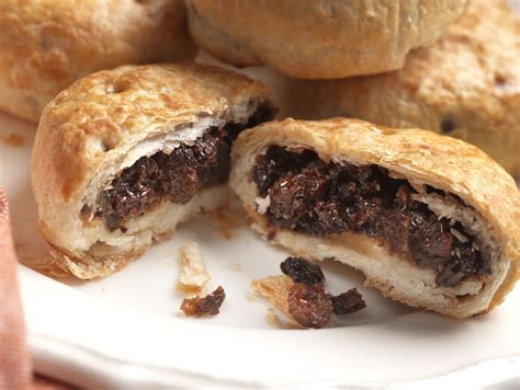 Close up shot of eccles cakes | Eccles cake, Food, Bakery