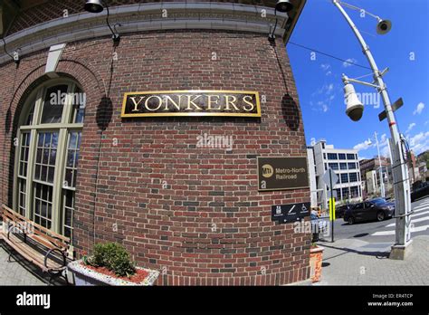 Yonkers train station on the Metro North Hudson Line Yonkers New York Stock Photo - Alamy