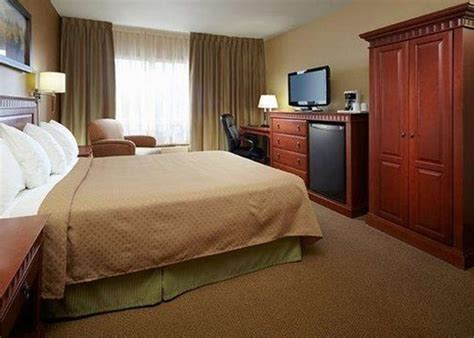 Quality Inn & Suites P.E. Trudeau Airport-Montreal - UPDATED 2018 ...