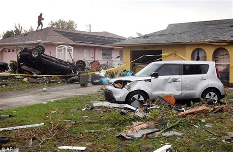 Florida hit by tornado leaving thousands without power and damaging homes | Daily Mail Online