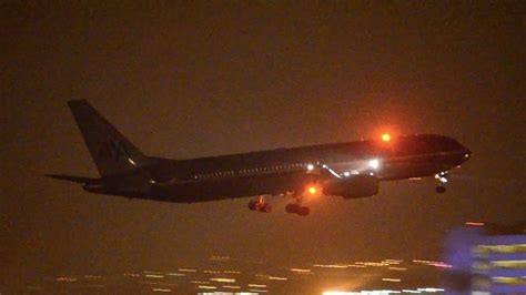 American Airlines 767-300 Flight AA231 Night Landing Los Angeles LAX ...