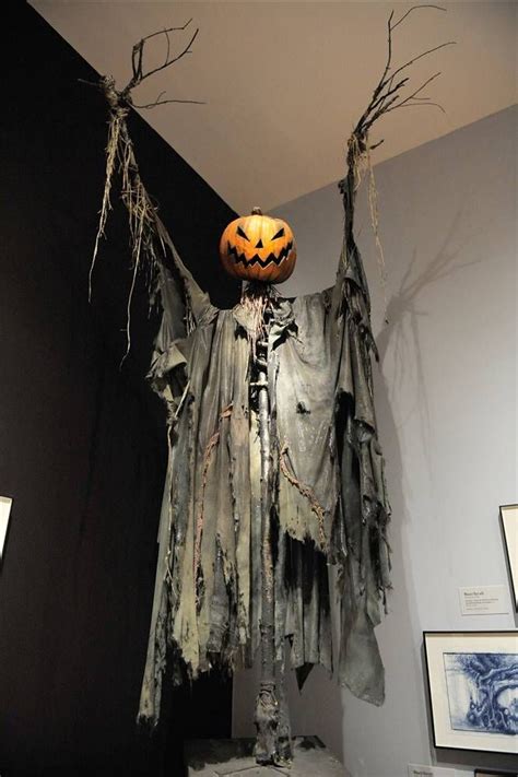 Scary Halloween Bathroom Decorations | Ghost Themed Halloween Decor