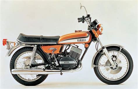 Yamaha RD250 (1973) - MotorcycleSpecifications.com