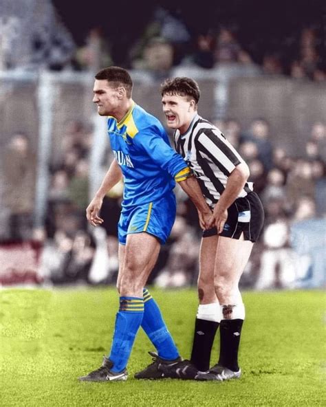 Vinnie Jones (Wimbledon) grabs Paul Gascoigne (Newcastle) 1988 : r/classicsoccer