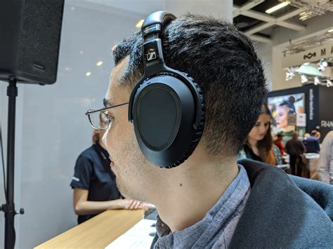 Sennheiser PXC 550-II Wireless Hands-on Review: Solid Comfort, So-So ...