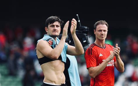 Manchester United fans defend Harry Maguire after he faces boos in ...