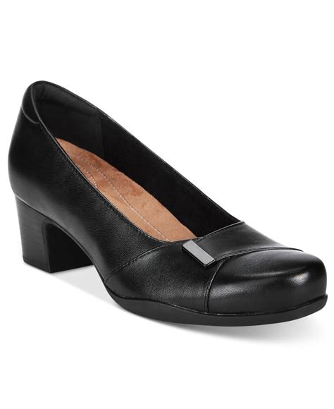 Clarks Artisan Women's Rosalyn Belle Pumps in Black | Lyst