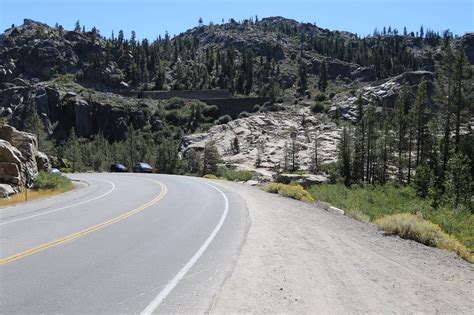 gjhikes.com: Donner Pass Petroglyphs