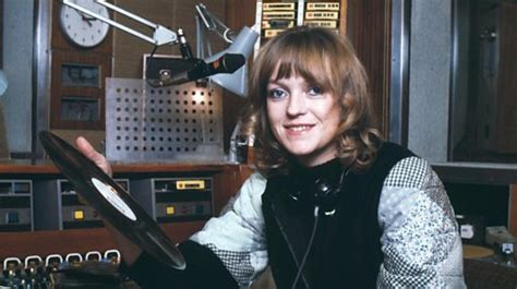 Annie Nightingale: Trailblazing BBC Radio 1 DJ dies at 83 - BBC News